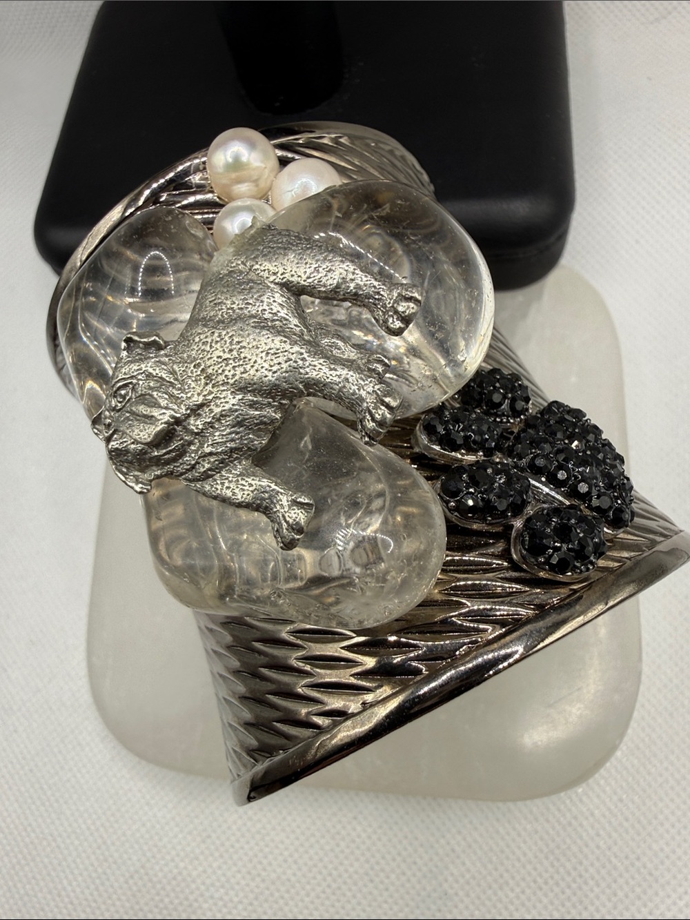 Artisan silver-Tone Statement Cuff Bracelet bull dog resin chunk faux pearl
